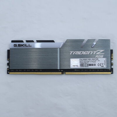 【通販センター】中古  PC4-25600 8GB デスクトップ用(DDR4-3200) 140727 