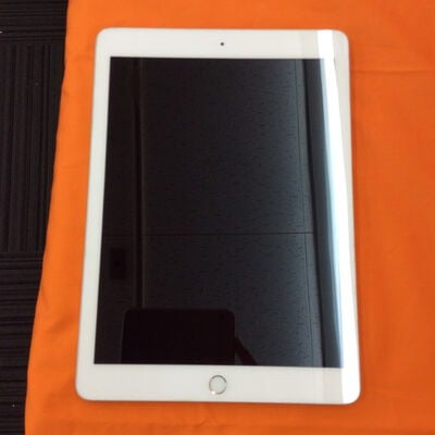 【なんば店】中古  Apple iPad (2018) Wi-Fi 32GB シルバー MR7G2J/A 136940 