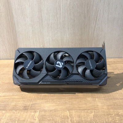 【姫路店】中古  GIGABYTE GV-R9070XTGAMING OC-16GD (RX9070XT 16G) 176942 