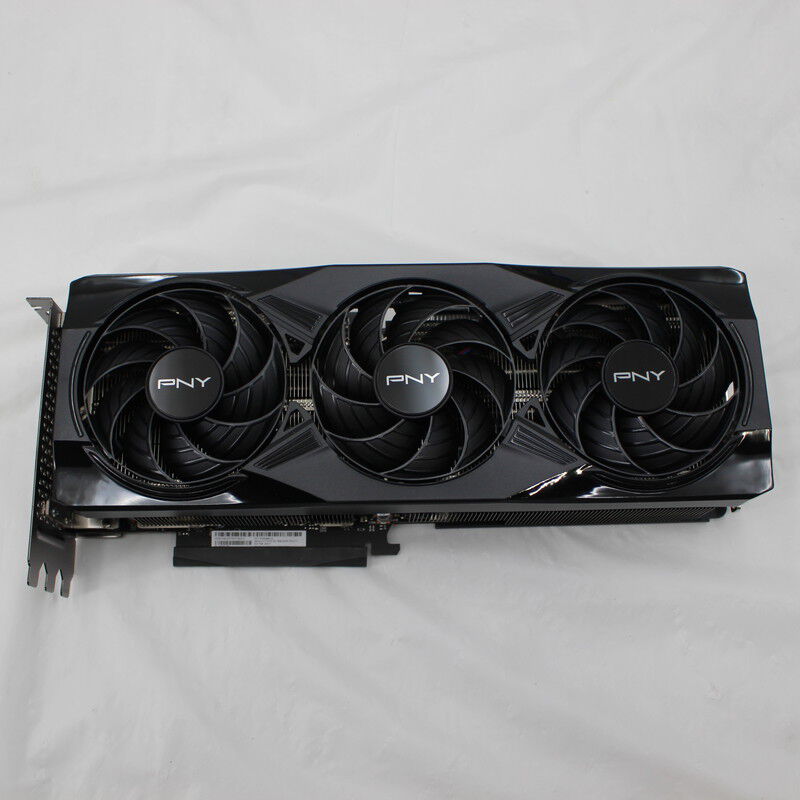 中古 PNY GeForce RTX 5070 Ti 16GB Overclocked Triple Fan
