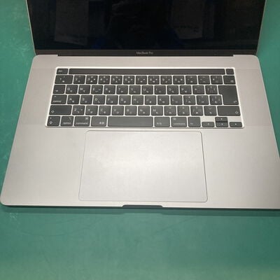 【浦添城間店(沖縄)】中古  Apple MacBook Pro 16インチ (i9 2.3GHz/1TB/64GB/5500M 8GB) シルバー MVVM2J/A (Late 2019) 4740000959 