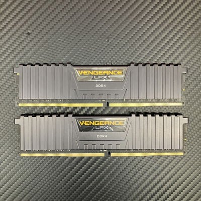 【富士青葉店】中古  Corsair CMK32GX4M2A2666C16 (PC4 DDR4-21300 16GBx2枚組 合計32GB) 195825 