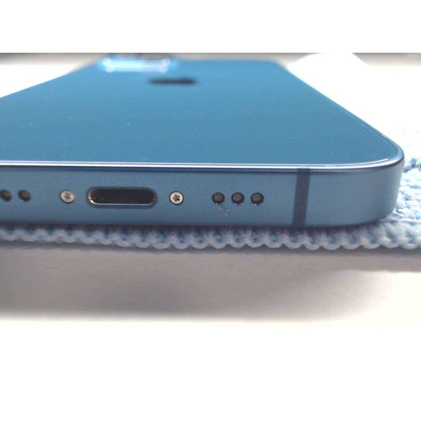 中古 【docomo版SIMフリー】Apple iPhone13 6.1インチ 128GB (ブルー