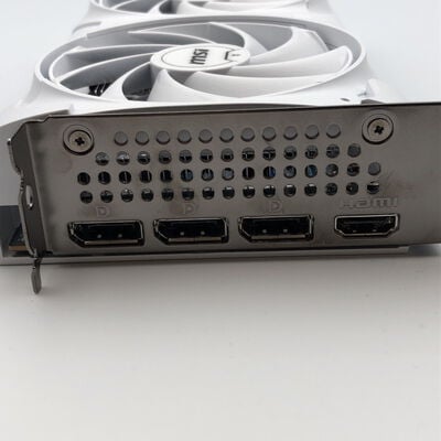 【甲府飯田店】中古  MSI GeForce RTX 5060 8G VENTUS 2X OC WHITE 188977 