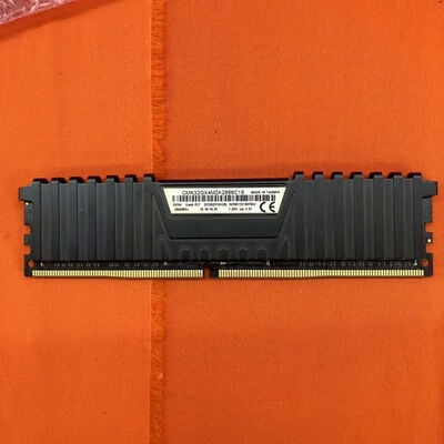 【なんば店】中古  CMK32GX4M2A2666C16 [DDR4 PC4-21300 16GBx1] 3280021149 