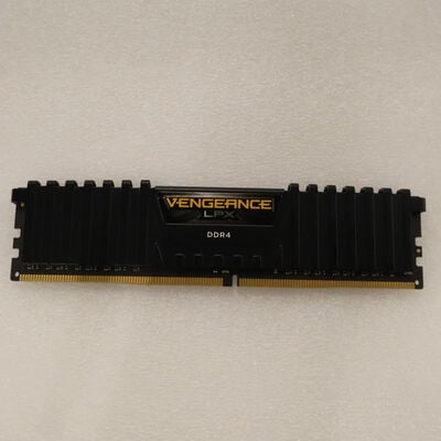 【通販センター】中古  PC4-21300 8GB デスクトップ用(DDR4-2666) 126165 