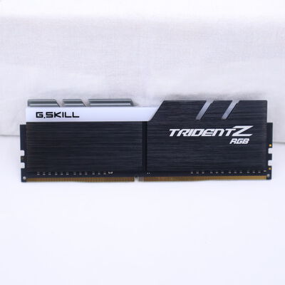 【通販センター】中古  PC4-25600 8GB デスクトップ用(DDR4-3200) 140727 