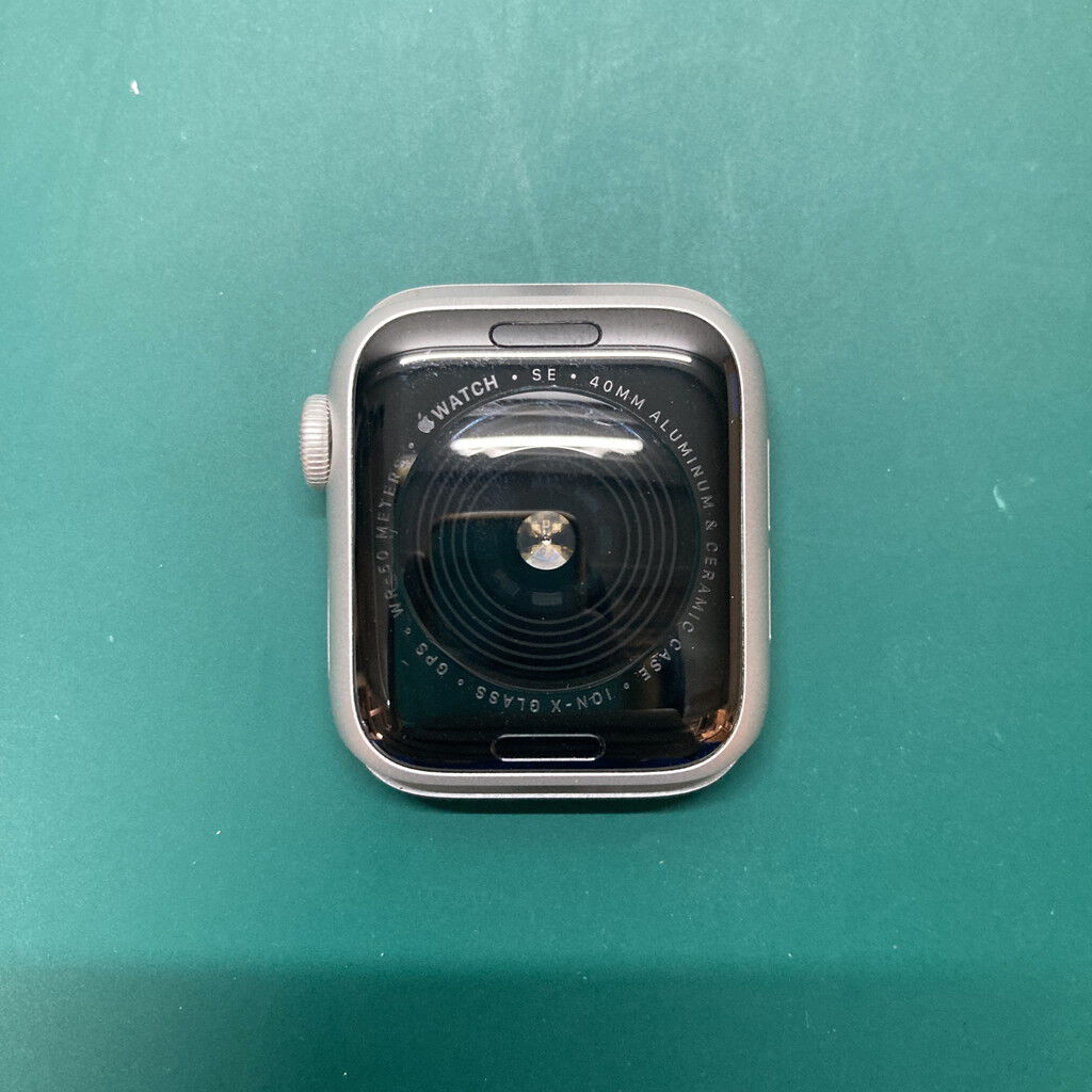 中古 Apple Watch SE 40mm GPSモデル MKQ93J/A+ML753FE/A (シルバー 中古 Apple Watch SE 40mm GPSモデル MKQ93J/A+ML753FE/A (シルバー