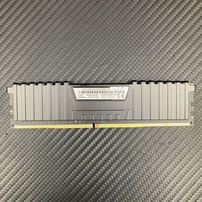 【富士青葉店】中古  PC4-21300 8GB デスクトップ用(DDR4-2666) 126165 