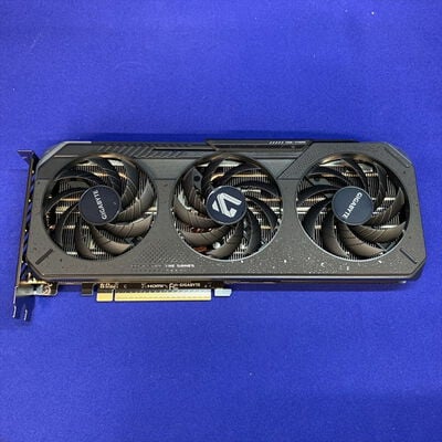【横浜駅前店】中古  GIGABYTE GV-R9060XTGAMING OC-16GD (RX9060XT 16G) 179900 