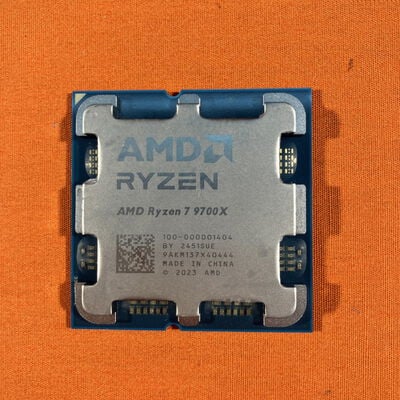 【なんば店】中古  AMD Ryzen 7 9700X (AM5/3.8GHz/40M/C8/T16/65W) 169022 