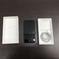 中古  【docomo版SIMフリー】Apple iPhoneSE 4.7インチ (第3世代) 64GB (ミッドナイト) MMYC3J/A 154836 