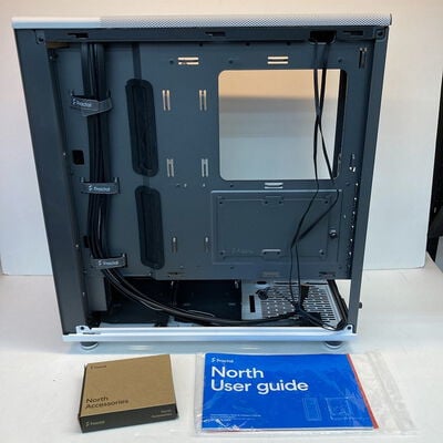 【京都店】中古  FractalDesign FD-C-NOR1C-04(North Chalk WH TGC) 3180006397 