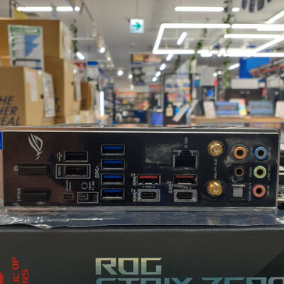 【鹿児島店】中古  ASUS ROG STRIX Z690-F GAMING WIFI Z690(DDR5)/LGA1700/2.5GbitLAN/Wi-Fi6E(ax)+BT5.2 1250004694 