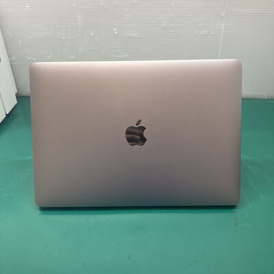 【浦添城間店(沖縄)】中古  MacBook Air 13インチ M2(CPU:8C/GPU:8C) 16GB/256GB シルバー MC7V4J/A  5140000984 