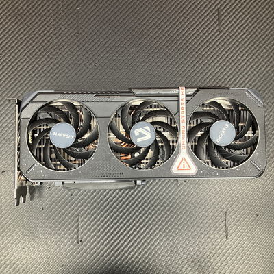 【富士青葉店】中古  GIGABYTE GV-R9060XTGAMING OC-16GD (RX9060XT 16G) 179900 