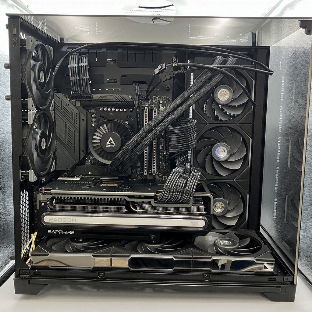 中古 自作PC (Ryzen 7 7800X3D/32GB/SSD2TB/RX7900XT/OS無し