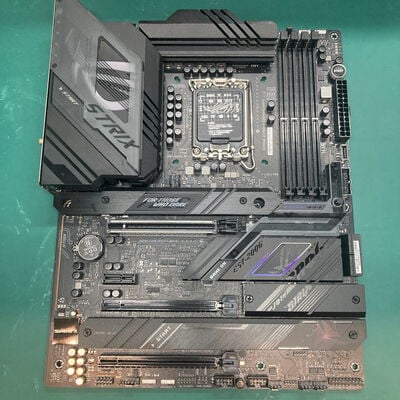 【浦添城間店(沖縄)】中古  ASUS ROG STRIX Z790-F GAMING WIFI (Z790 1700 ATX DDR5) 175321 