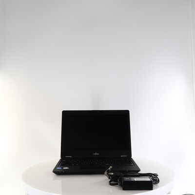 【秋葉原本店】中古  LIFEBOOK　U7311/F(i5-1145G7/8GB/SSD256GB/W11P) 3410015824 