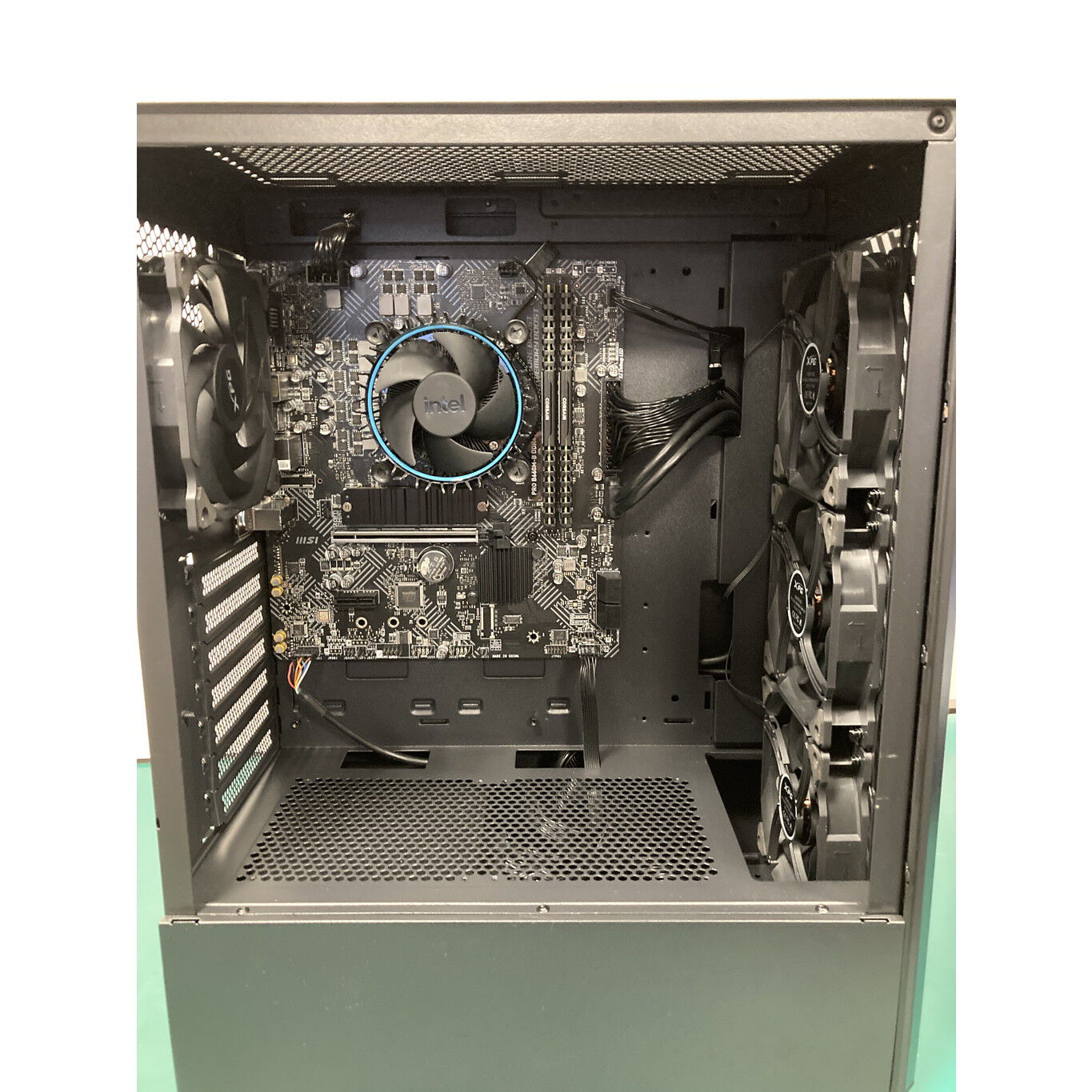 新世代CPU　自作PC　i3-12100 　16GB　SSD500GB 中古 自作PC (Intel Core i3 12100 /16GB/CPU内蔵/SSD 500GB