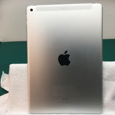 【佐賀南部バイパス店】中古  【SIMロック解除済み】【au】Apple iPad 10.2インチ (第8世代/2020) Wi-Fi+Cellular 32GB シルバー MYMJ2J/A 164446 