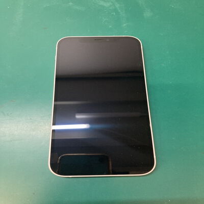 【浦添城間店(沖縄)】中古  【SIMロック解除済み】【docomo】Apple iPhone12 6.1インチ 128GB (ホワイト) MGHV3J/A 155528 
