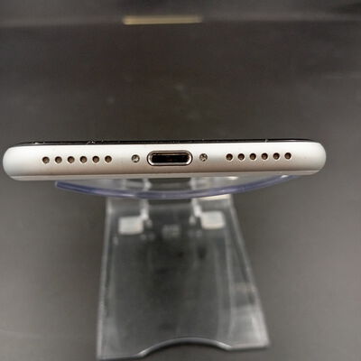 【大須店】中古  【SIMロック解除済み】【au】Apple iPhoneSE 4.7インチ (第2世代/2020) 64GB (ホワイト) MHGQ3J/A 新パッケージ版 155748 