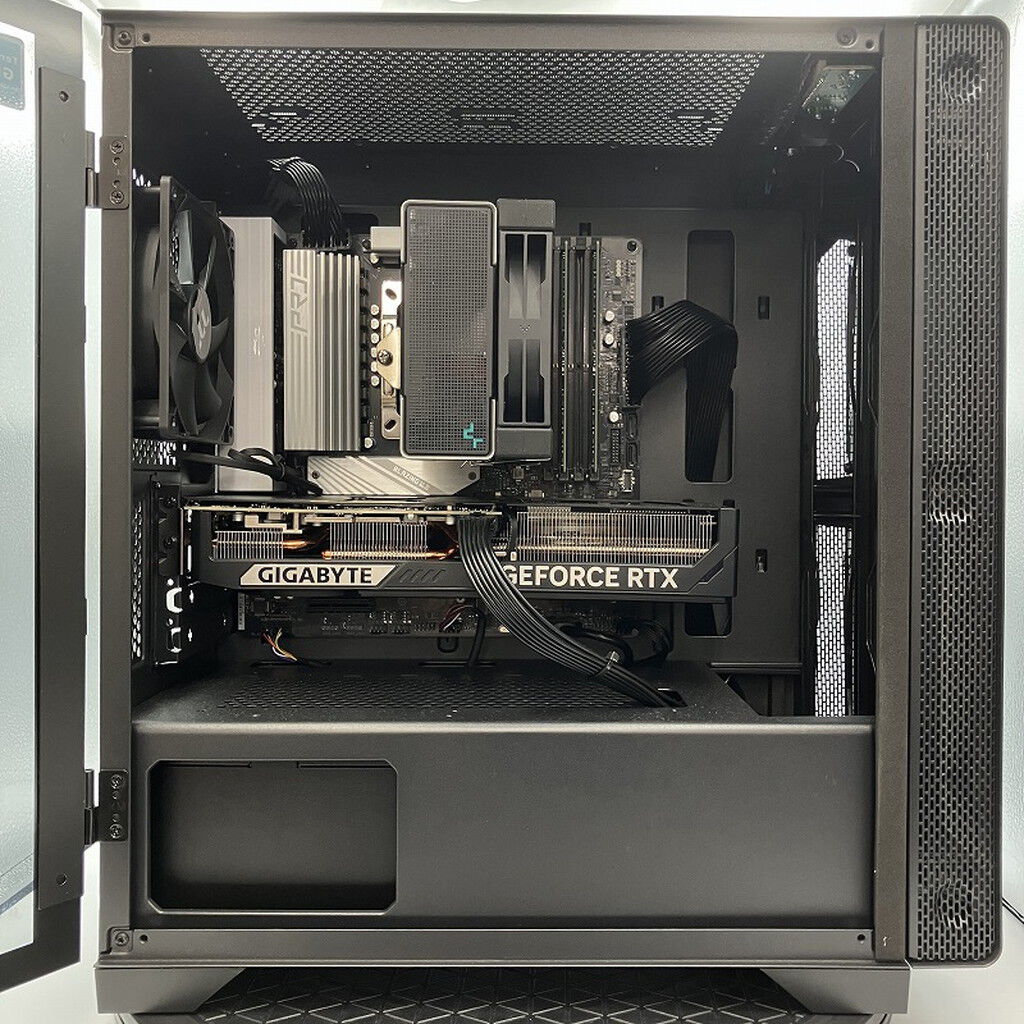 中古 オリジナル ゲーミングPC(Ryzen 7 9800X3D/32GB/SSD1TB/RTX5070