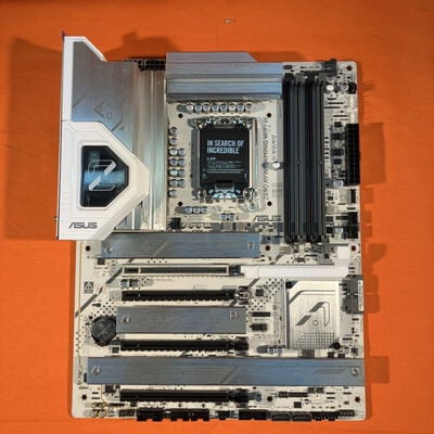 【なんば店】中古  ASUS Z890 AYW GAMING WIFI W (Z890 1851 ATX DDR5) 172181 