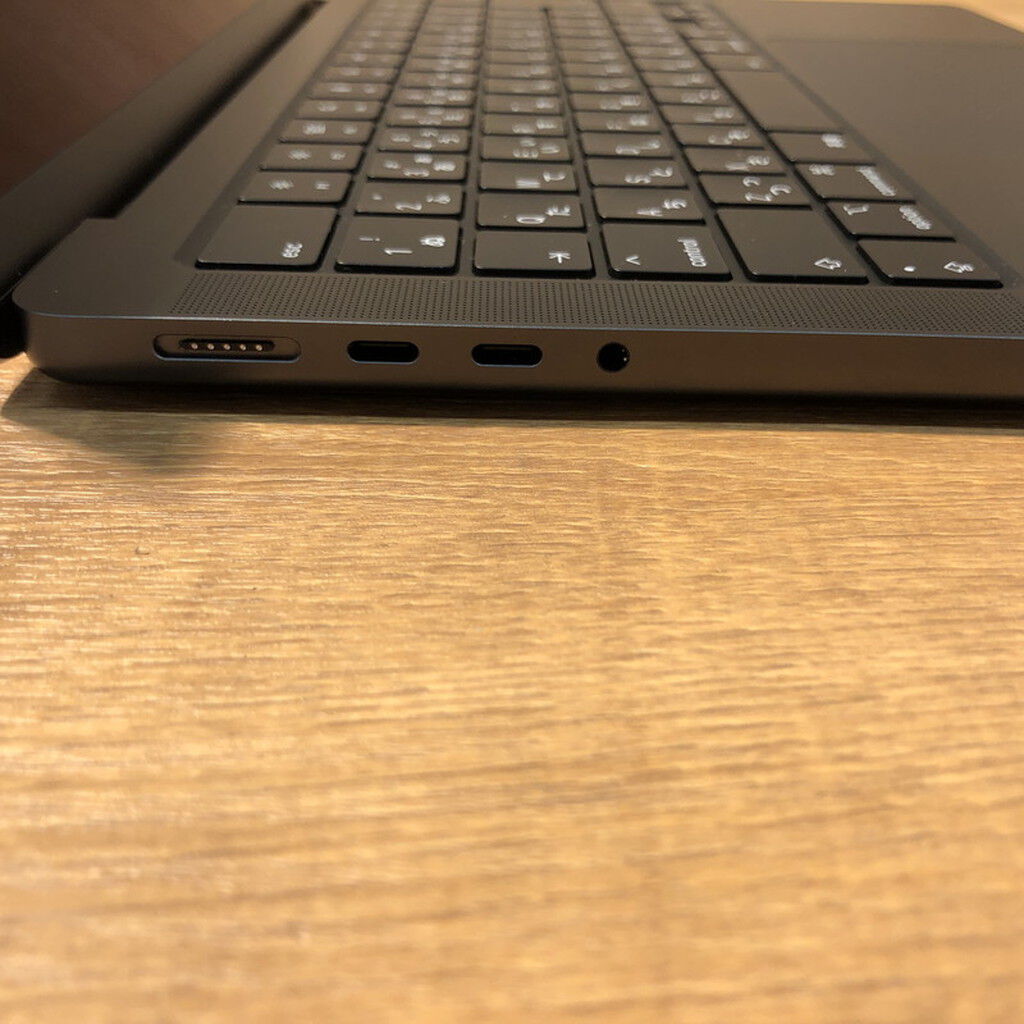 中古 Apple MacBook Pro (M3 Pro 11コア/18GB/512GB) MRX33J/A