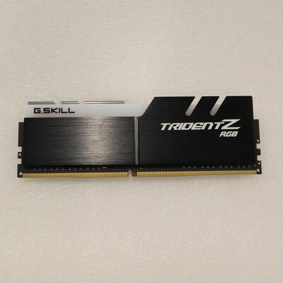 【通販センター】中古  PC4-25600 8GB デスクトップ用(DDR4-3200) 140727 