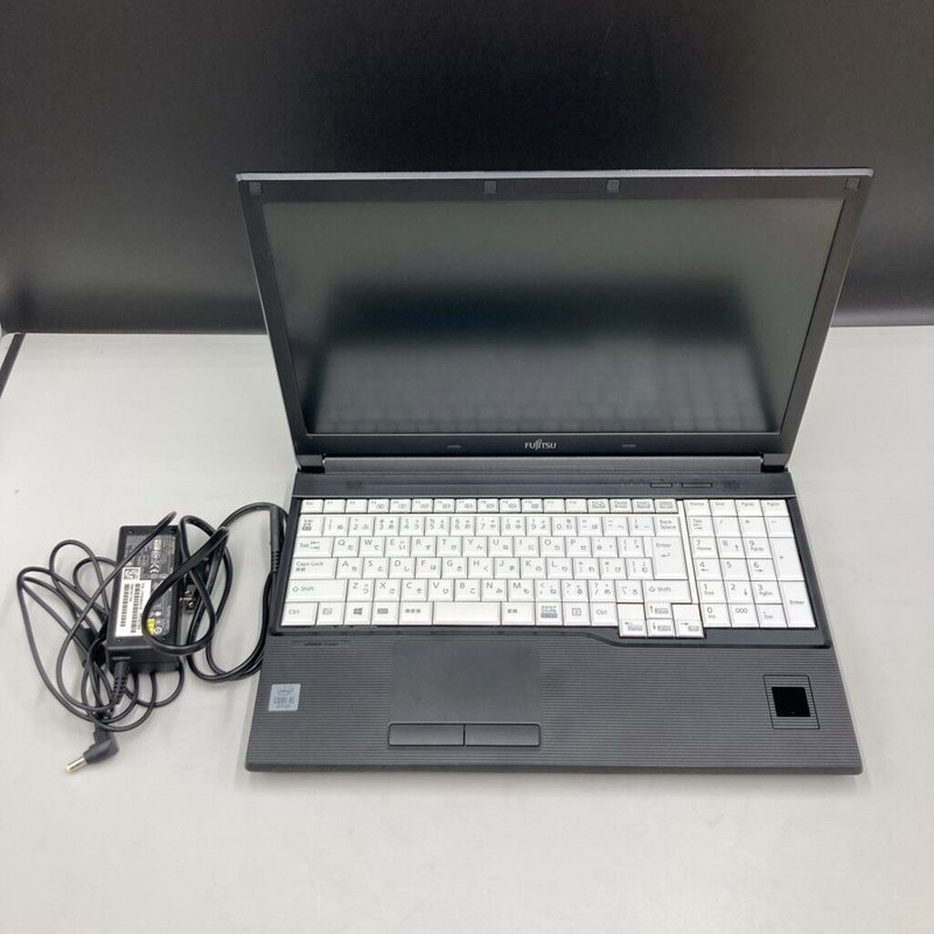 中古 Fujitsu FMVA81033 (i5-10310U/8GB/SSD256GB/W11P) 5370000982