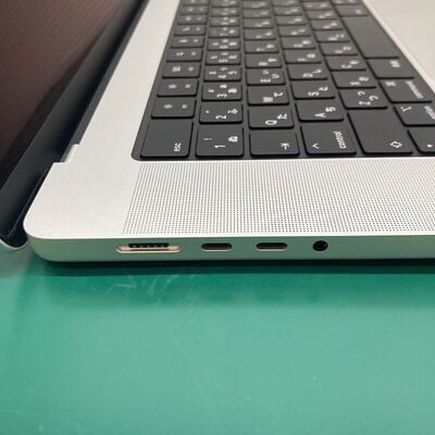 【浦添城間店(沖縄)】中古  MacBook Pro M3 Pro 36GB　512GB シルバー MRW63J/A (16インチ、2023) 4990001249 
