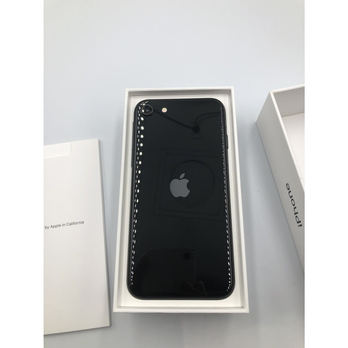 中古 Apple iPhoneSE 4.7インチ (第2世代/2020) 128GB (ブラック) 国内
