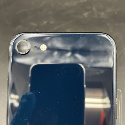 【大須店】中古  【au版SIMフリー】Apple iPhoneSE 4.7インチ (第3世代) 64GB (ミッドナイト) MMYC3J/A 154842 
