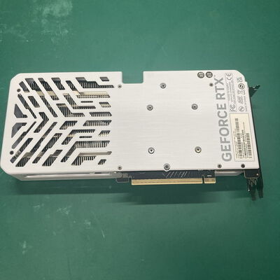 【浦添城間店(沖縄)】中古  Palit NE7506TU19P1-GB2062M (RTX5060Ti 8GB WHITE OC) 188962 