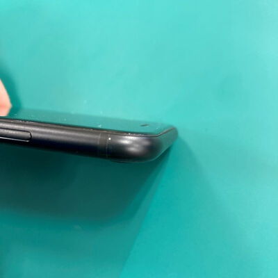 【静岡東瀬名店】中古  【docomo】Apple iPhoneSE 4.7インチ (第2世代/2020) 64GB (ブラック) MHGP3J/A 新パッケージ版 146164 