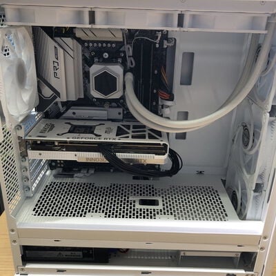 【甲府飯田店】中古  FRONTIER FRGHLB650/WS727(Ryzen 7 7800X3D/64GB/SSD2TB/RTX4070 Ti SUPER/W11H) 4720002625 