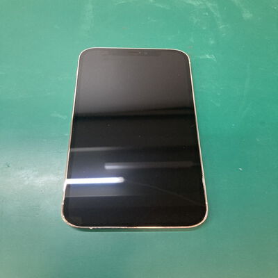 【浦添城間店(沖縄)】中古  【docomo】Apple iPhone12 Pro 6.1インチ 256GB (シルバー) MGMA3J/A 143813 