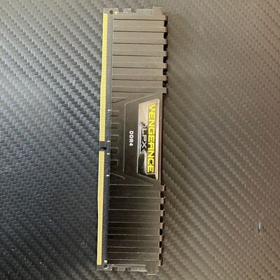 【富士青葉店】中古  Corsair CMK16GX4M2A2666C16 [DDR4 PC4-21300 8GB 5070001238 