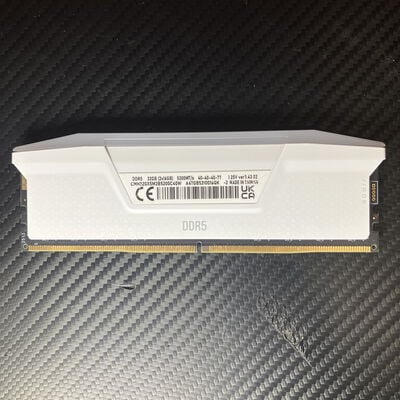 【富士青葉店】中古  Corsair VENGEANCE RGB 16GB(CMH32GX5M2B5200C40W) 5070001596 