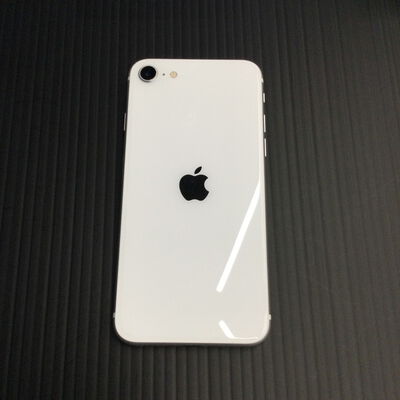 【座間相武台】中古  【SIMロック解除済み】【docomo】Apple iPhoneSE 4.7インチ (第2世代/2020) 64GB (ホワイト) MX9T2J/A 155496 