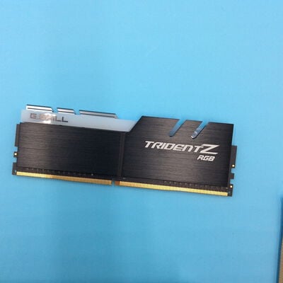 【秋葉原本店】中古  PC4-21300 8GB デスクトップ用(DDR4-2666) 126165 