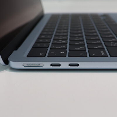 【札幌店】中古  MacBook Air 13.6インチ Liquid Retinaディスプレイ MC6U4J/A [スカイブルー] 5070001628 