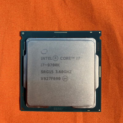 【なんば店】中古  INTEL Core i7 9700K R0 Stepping (1151/3.60GHz/12M/C8/T8) 139704 
