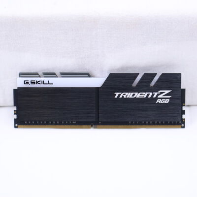 【通販センター】中古  PC4-25600 8GB デスクトップ用(DDR4-3200) 140727 