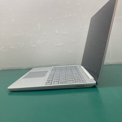 【浦添城間店(沖縄)】中古  Apple Macbook Pro 2018 （13.3インチ/Core i5 2.3GHｚ/16GB/256GB/スペースグレイ） MR9Q2J/A 3180005932 