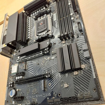 【鹿児島店】中古  ASRock B650 PG Lightning WiFi (B650 AM5 ATX DDR5) 4700000734 