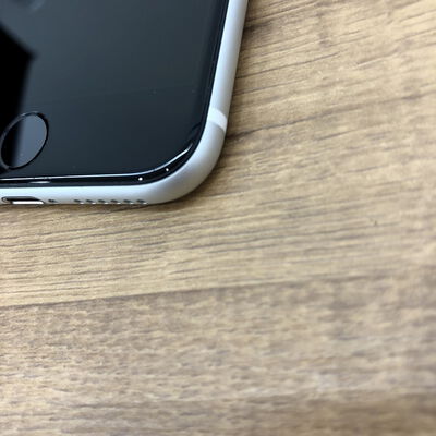 【宇都宮鶴田店】中古  【SIMロック解除済み】【au】Apple iPhoneSE 4.7インチ (第2世代/2020) 64GB (ホワイト) MHGQ3J/A 新パッケージ版 155748 