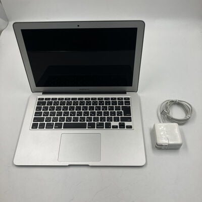【なんば店】中古  Apple MacBook Air (13.3 i5/1.3G 256GB) MD761J/A 122502 
